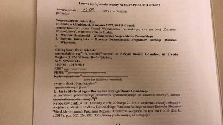 Nowy Dwór Gdański : Umowa na dofinansowanie budowy boiska w Marzęcinie…