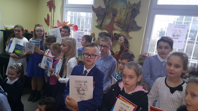 Gminna Biblioteka Publiczna w Stegnie: Konkurs Recytatorski „Barwy jesieni”&#8230;