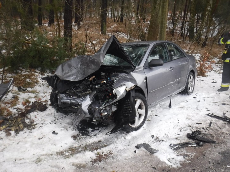 Kąty Rybackie: wypadek osobówki i busa kurierskiego. - 24.01.2018