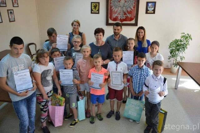 Gmina Stegna : Wręczenie nagród w konkursie pn. „Makulaturę Dasz-Nagrodę&#8230;