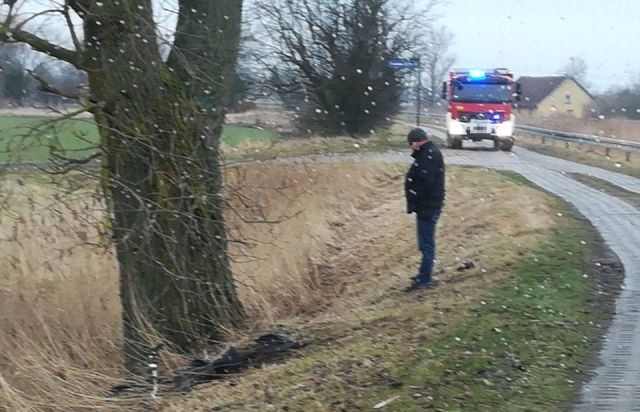 Trzcinisko: Zwłoki w kanale. Na miejscu prokurator i policja.