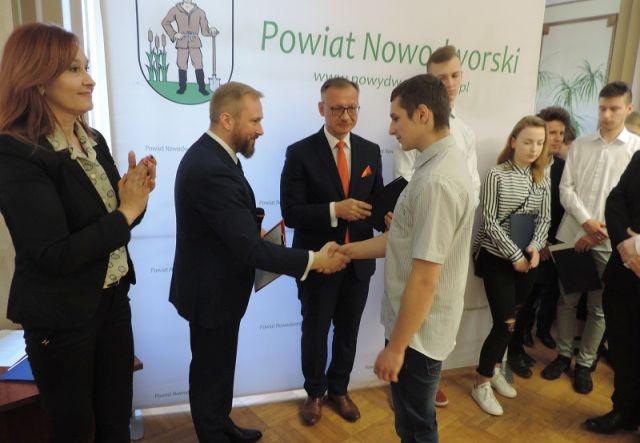 Stypendia Starosty Nowodworskiego dla uczniów ZS 2