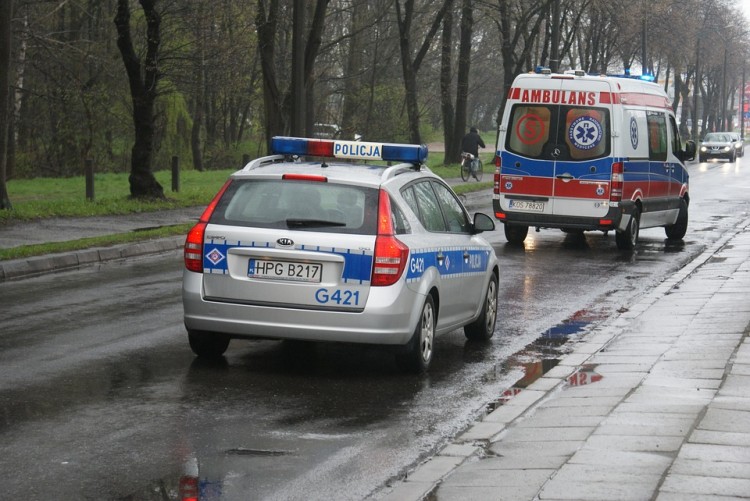 Radiowóz w trakcie pościgu uderzył w drzewo – raport nowodworskich…