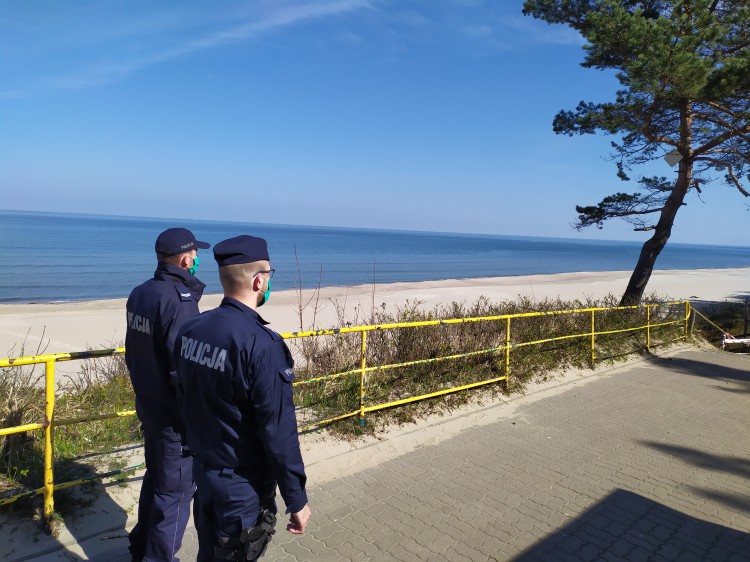 Stałe posterunki policji na Mierzei Wiślanej.