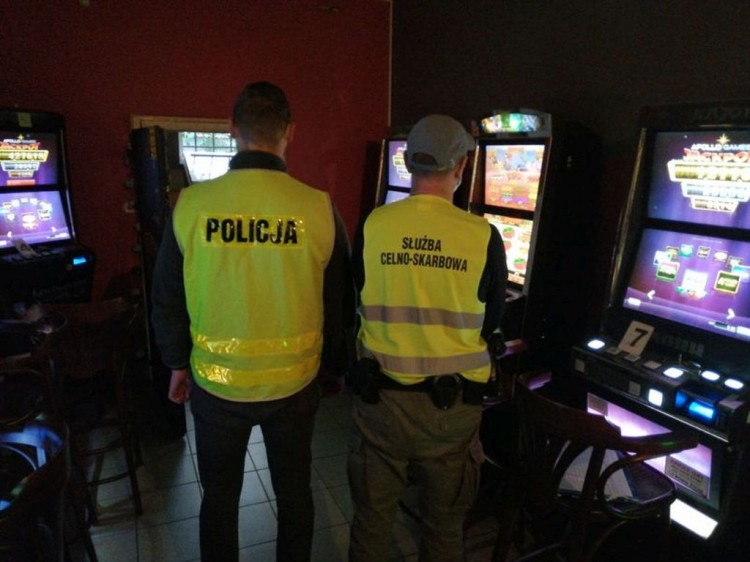 Malbork. Zabezpieczono 16 nielegalnych automatów do gier hazardowych.