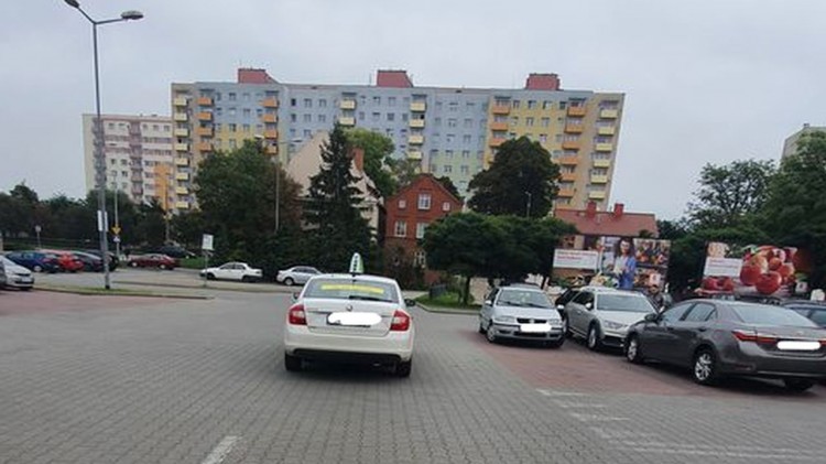 Mistrz (nie tylko) parkowania na Żeromskiego w Malborku.