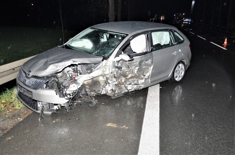 DK91. W wyniku czołowego zderzenia jedna osoba trafiła do szpitala.