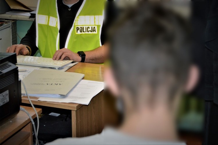 Tczew. Narkotyki i wagę miał w plecaku. Odpowie za to w recydywie. 