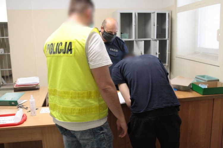 Handlował skradzioną bronią – weekendowy raport malborskich służb mundurowych.