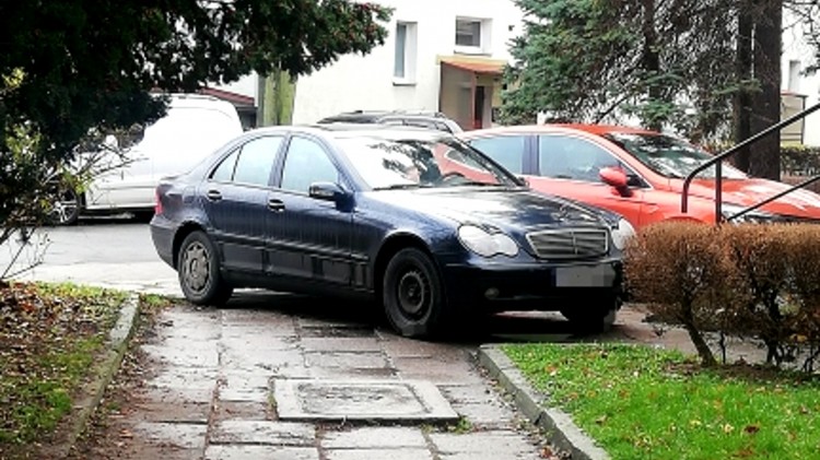 Mistrz (nie tylko) parkowania na Reymonta w Malborku.