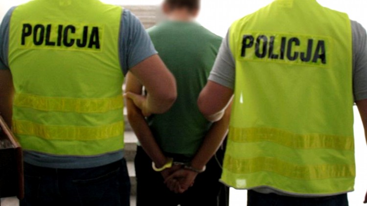 Malbork. Kobieta i dwóch nastolatków zatrzymanych za włamywanie się do piwnic.