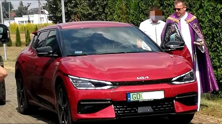 Krzyżanowo. „Ty stara, trzęsąca się babo!” - proboszcz obraża…