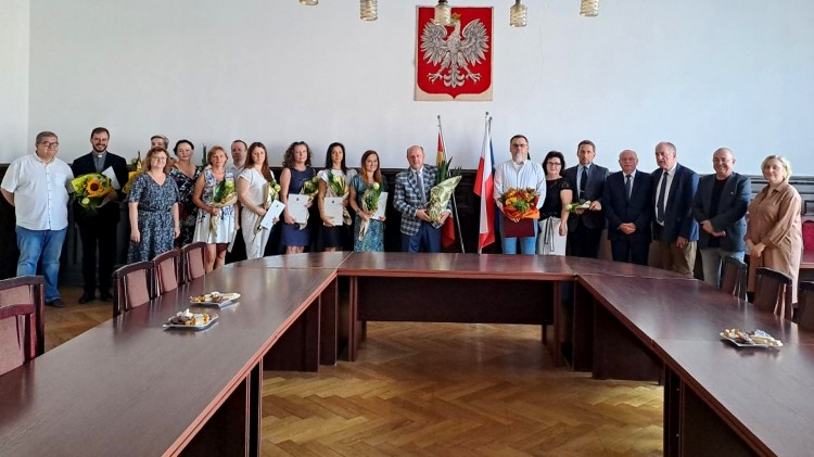 Malbork. Uroczyste wręczenie aktów nadania nauczycielom i dyrektorom szkół.