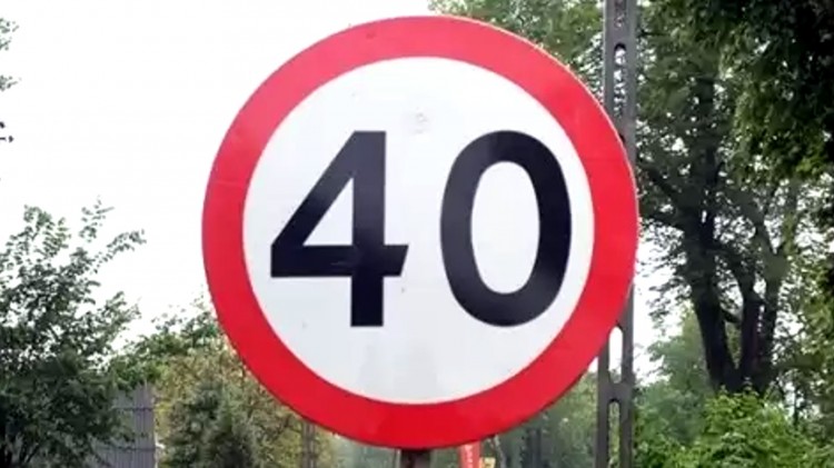 Powiat sztumski. Ponad 100 km/h w terenie zabudowanym – kobieta straciła prawo jazdy.