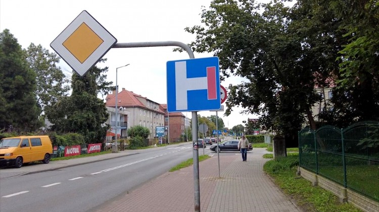 Malbork. Rusza przebudowa ul. Nowowiejskiego. Znaki informacyjne już stoją.