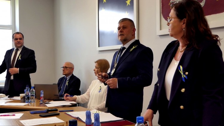 Gmina Malbork. Kiedy będzie wypłacany dodatek węglowy? Czy wprowadzone zostaną ograniczenia związane z prądem? Co z ogrzewaniem szkół? - sesja Rady Gminy 21 września 2022 r.