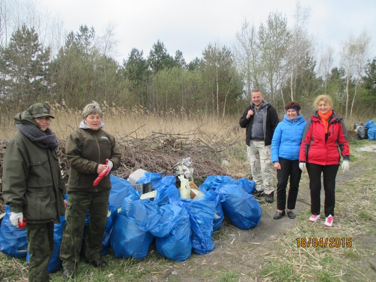 DZIEŃ ZIEMI W KĄTACH RYBACKICH. MIESZKAŃCY SPRZĄTALI -18.04.2015