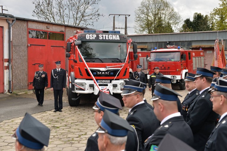 OBCHODY DNIA STRAŻAKA.NOWY WÓZ BOJOWY.70-LECIE OSP STEGNA -3.05.2015