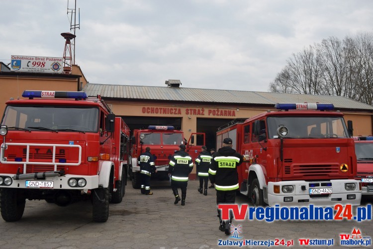 ZATRZAŚNIĘTE DZIECKO W WINDZIE. STRAŻACY Z OSP SZTUTOWO UWOLNILI DZIECKO&#8230;