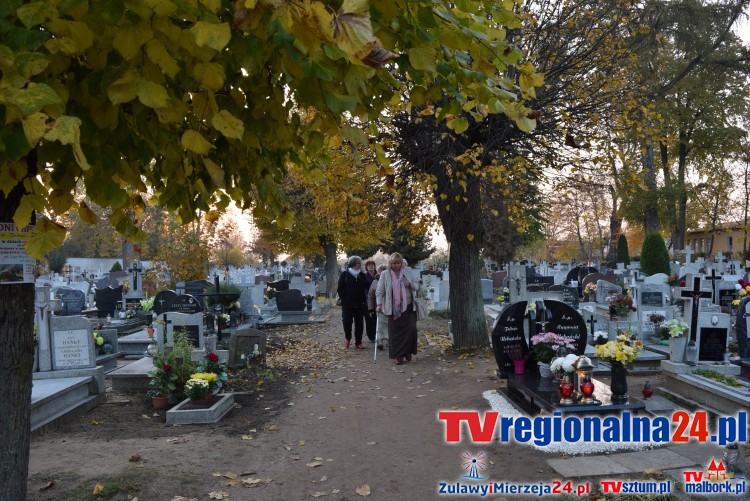 Po ile znicze i kwiaty na Cmentarzu Komunalnym w Nowym Dworze Gdańskim&#8230;