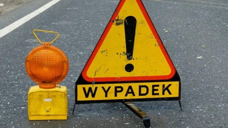 Jedna osoba poszkodowana w wypadku w Piaskowcu – raport nowodworskich służb mundurowych.