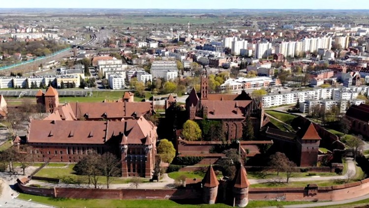 Malbork. Starostwo Powiatowe zachęca do wzięcia udziału w konsultacjach społecznych dotyczących „Kierunków rozwoju strategicznego Powiatu Malborskiego 2030”.