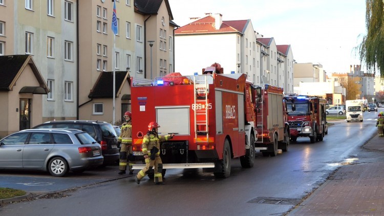 Malbork. Nie są znane przyczyny pożaru mieszkania na Michałowskiego. [wideo, zdjęcia]