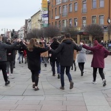 Debiut maturzystów ZSP4. Po raz czwarty klasy maturalne zatańczyły&#8230;