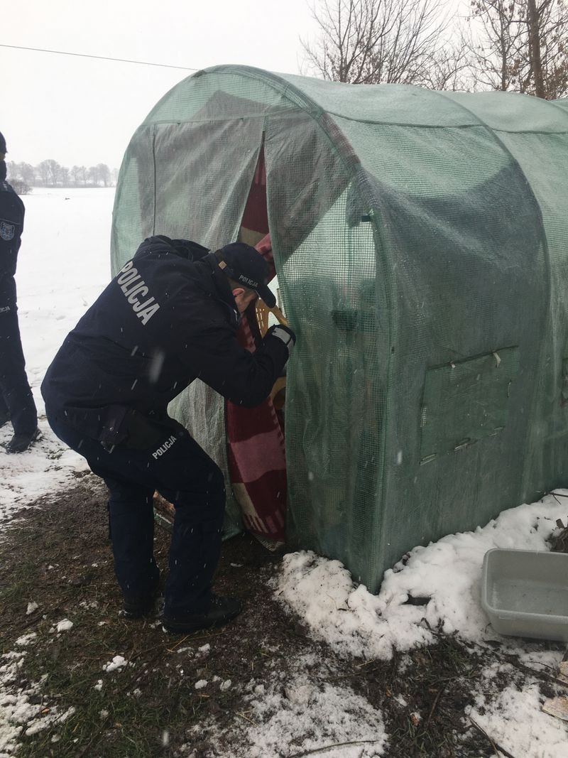 Malbork. Policja apeluje - nie bądźmy obojętni na los bezdomnych.