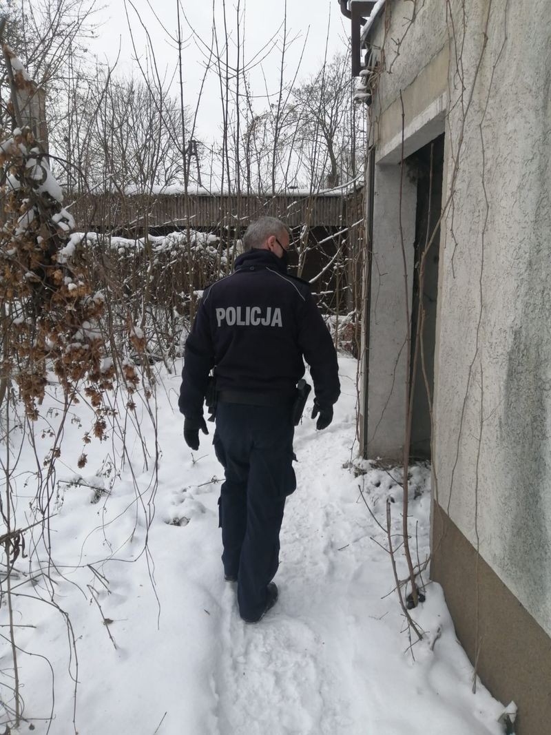 Malbork. Policja apeluje - nie bądźmy obojętni na bezdomność.