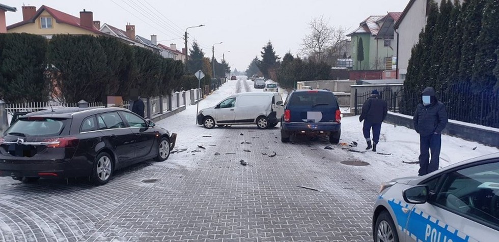 Sztum. Kolizja z udziałem trzech osobówek.
