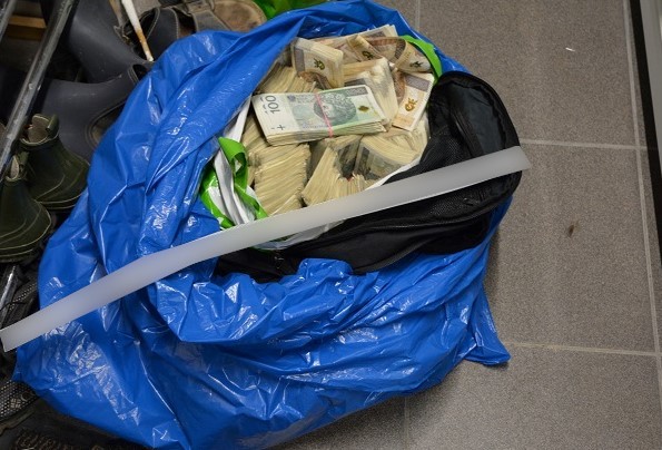 Worki z pieniędzmi. Straty Skarbu Państwa na ponad 20 mln zł.