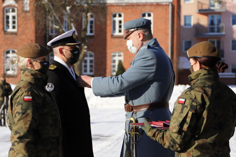 Malbork. Mimo pandemii i zimowej aury, terytorialsi złożyli przysięgę wojskową.