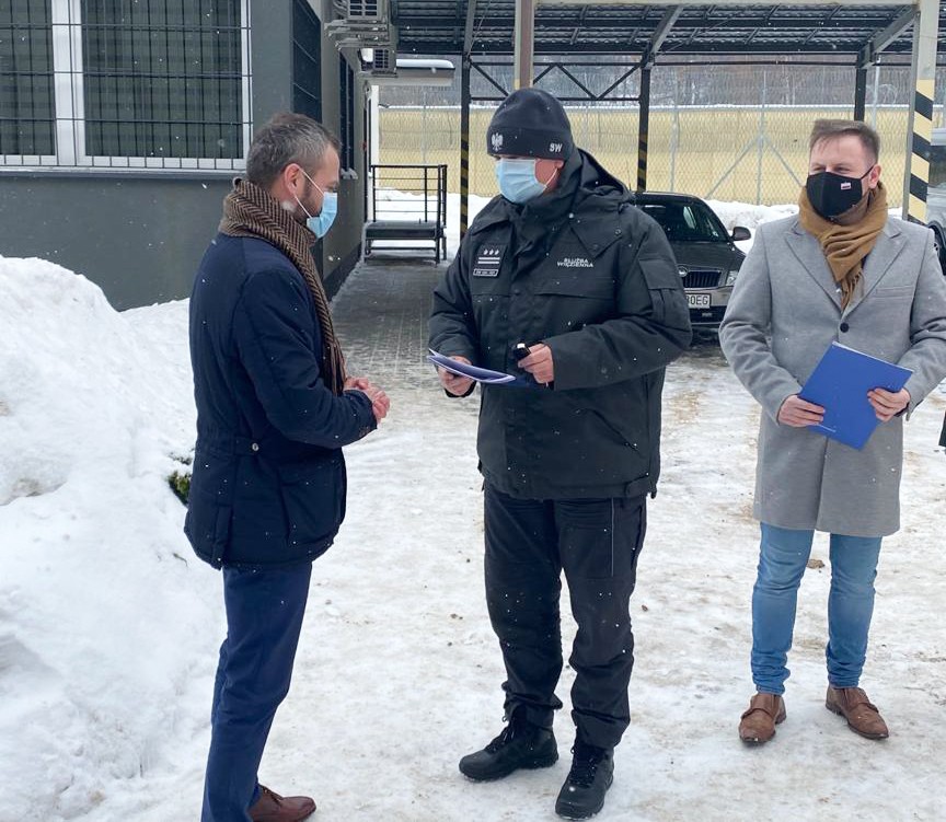 Samochód w prezencie od Służby Więziennej dla Strażaków Ochotników.