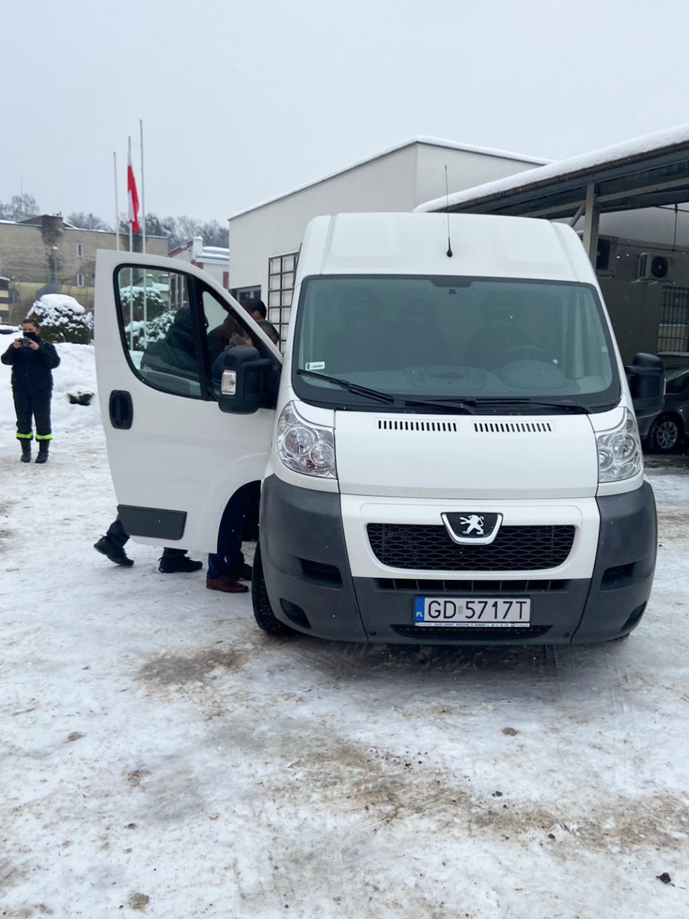Samochód w prezencie od Służby Więziennej dla Strażaków Ochotników.