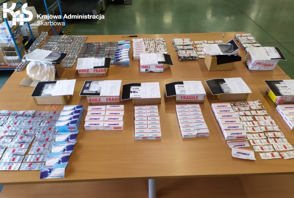 Największe w ostatnich latach ujawnienie środków farmaceutycznych w Oddziale Celno Pocztowym w Pruszczu Gdańskim.