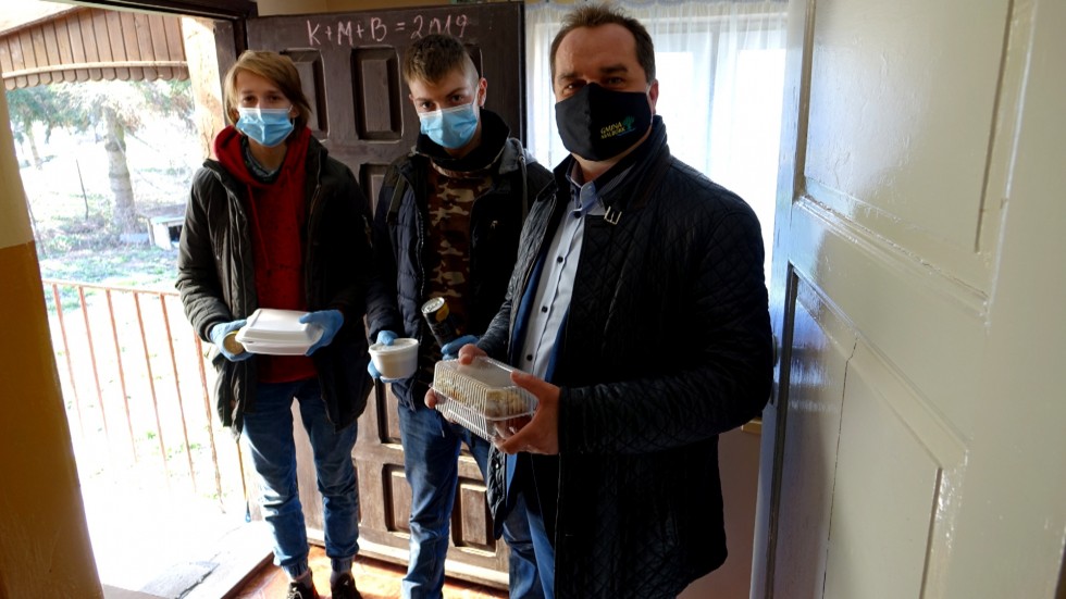 Gmina Malbork. Śniadanie Wielkanocne dla samotnych z dostawą do domu – wspólna inicjatywa włodarzy gminy i tczewskiego OHP.