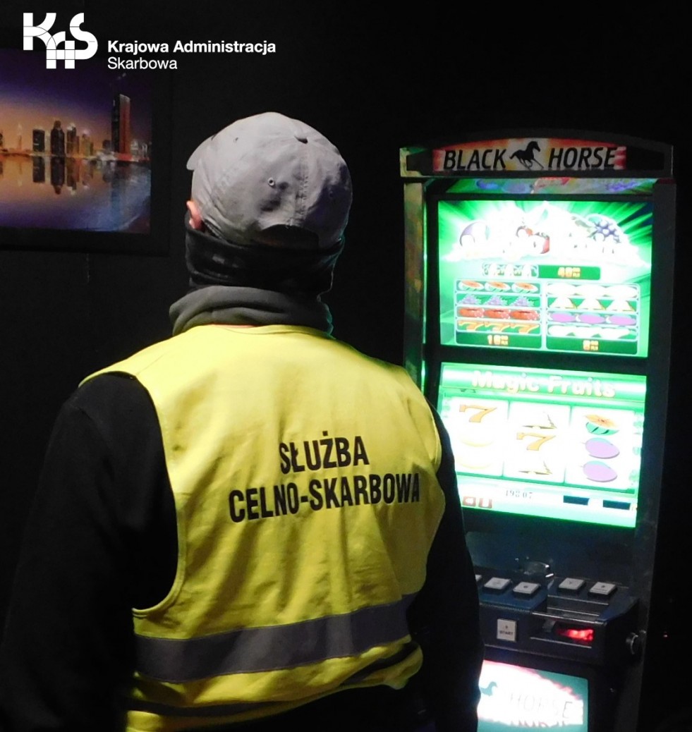 Funkcjonariusze pomorskiej KAS nie ustają w walce z nielegalnym hazardem.
