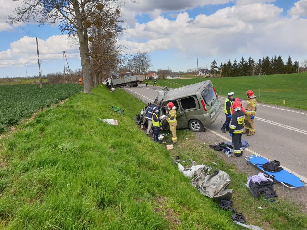 DK55. 3 osoby poszkodowane w wypadku w Koniecwałdzie.