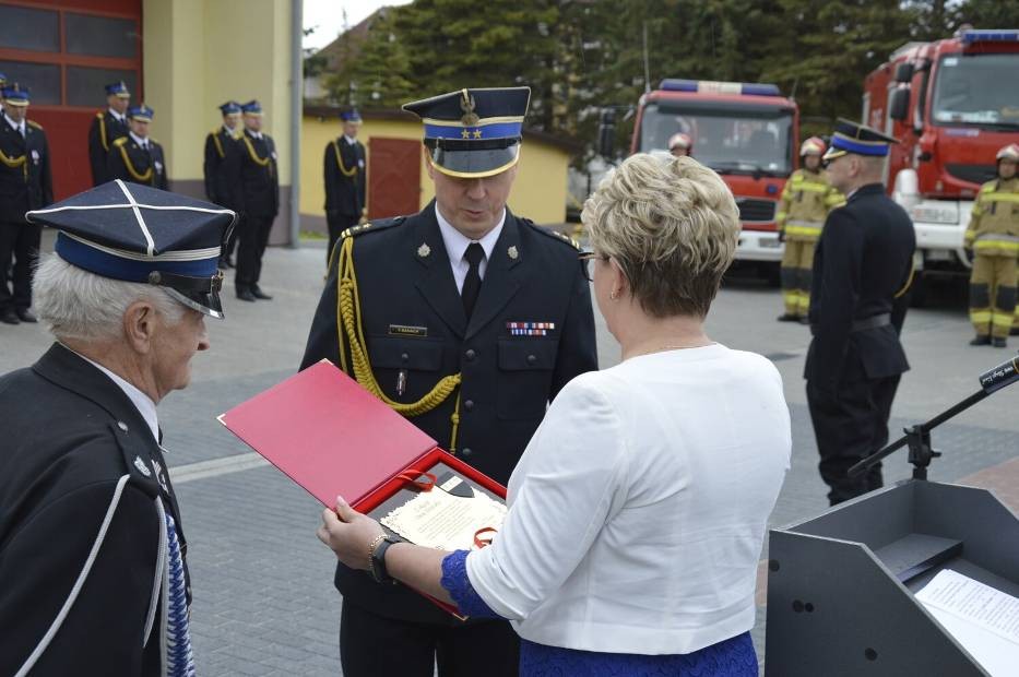 Sztum. Z okazji Dnia Strażaka wręczono odznaczenia i awanse.