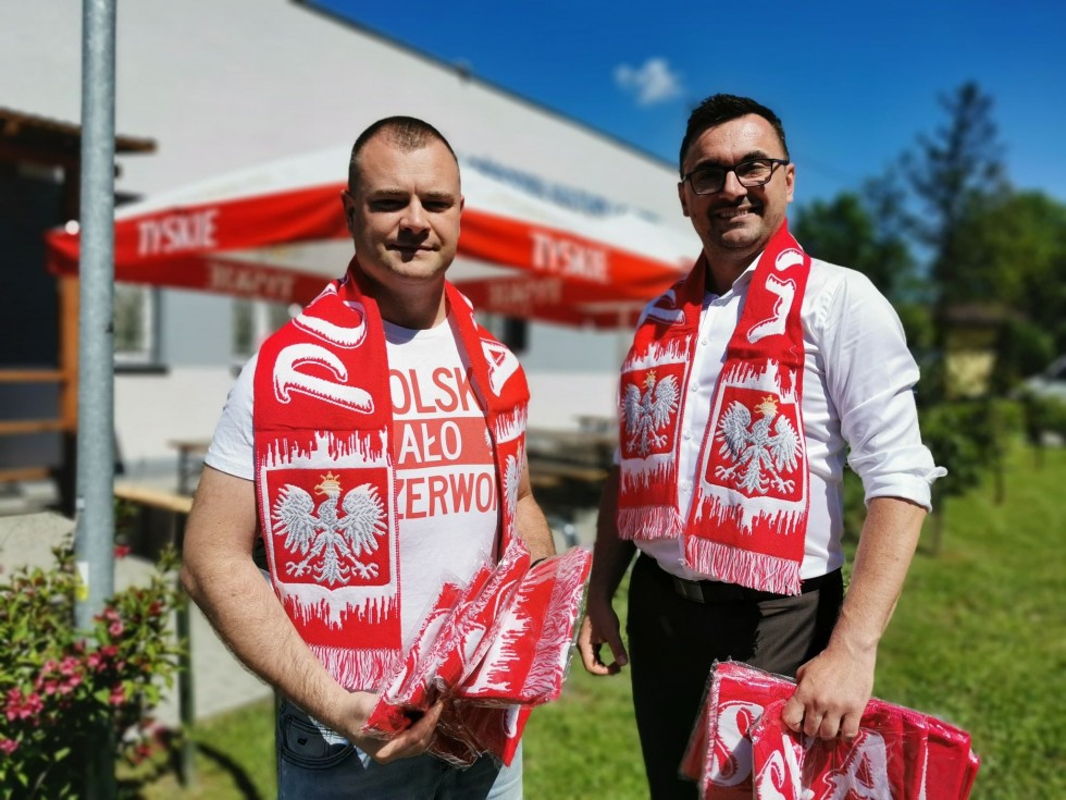 Miłoradz. Piknik kibica – mieszkańcy wspólnie przygotowywali się do meczu Polska-Słowacja.