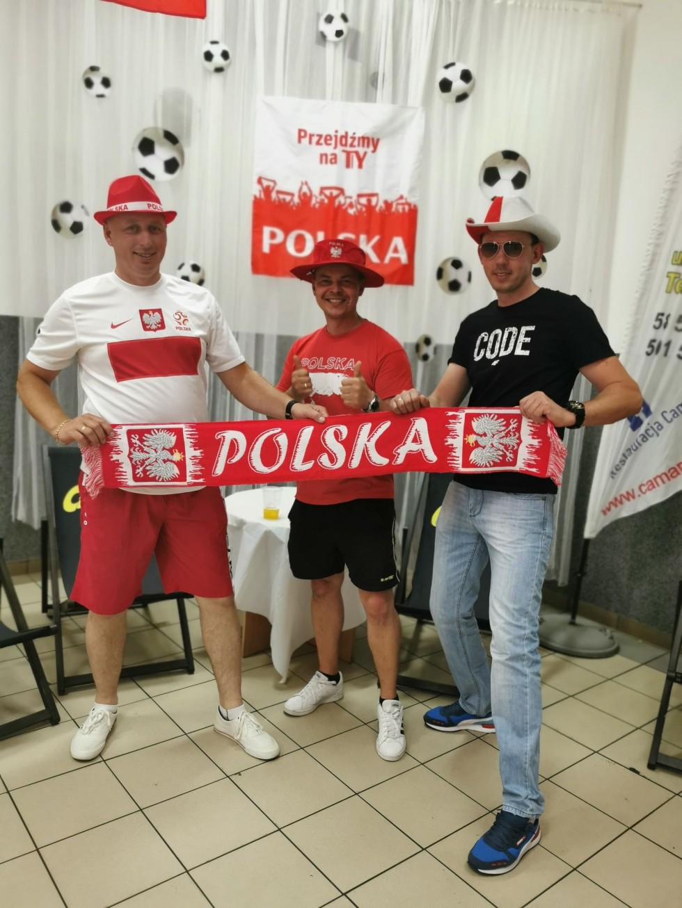 Miłoradz. Piknik kibica – mieszkańcy wspólnie przygotowywali się do meczu Polska-Słowacja.
