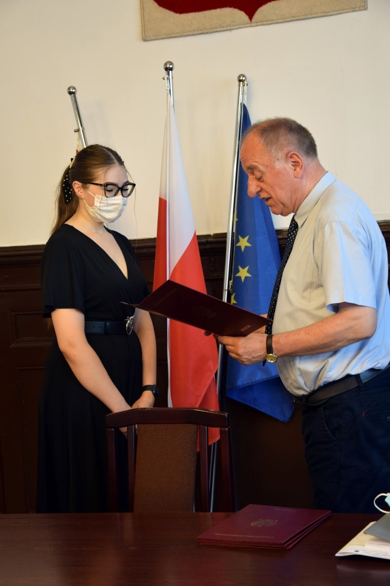 Malbork. Nagrody Starosty dla najlepszych abiturientów szkół ponadpodstawowych.