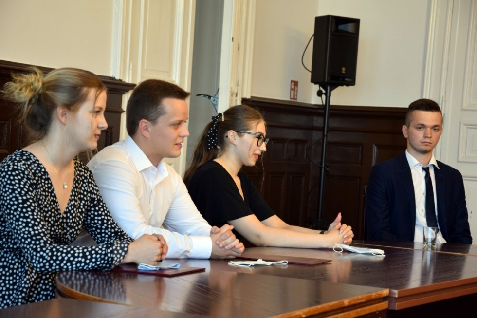 Malbork. Nagrody Starosty dla najlepszych abiturientów szkół ponadpodstawowych.