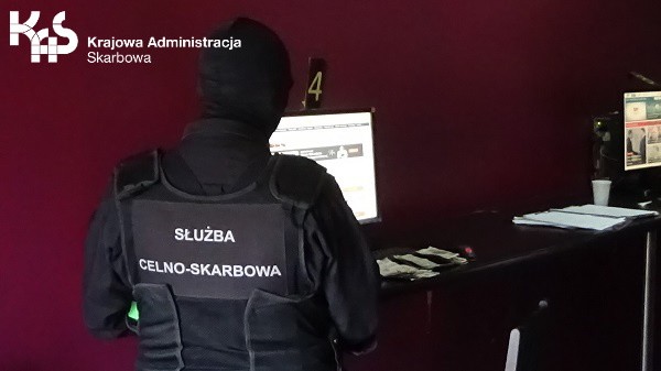 KAS. Pomysłowość organizatorów nielegalnych gier hazardowych nie zna granic.