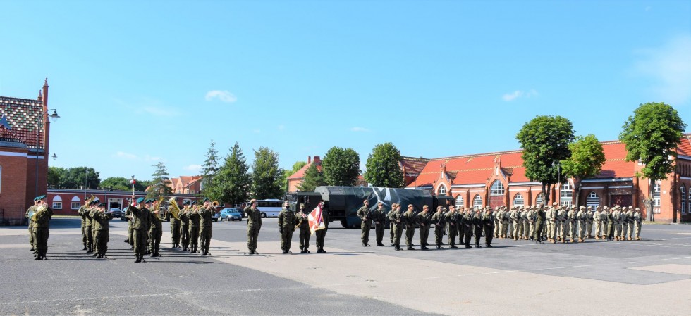 Malbork. Przysięga wojskowa absolwentów szkół mundurowych.