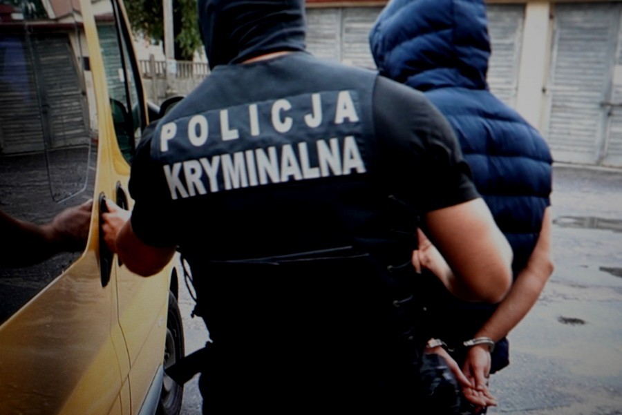 Krynica Morska. Napadli na właściciela baru i okradli z pieniędzy.