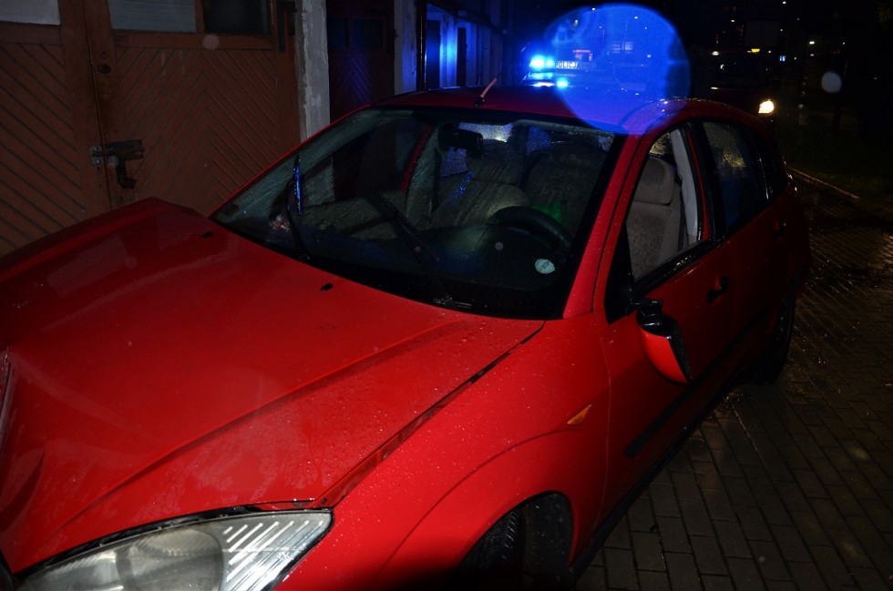 Tczew. Pijany kierowca spowodował dwie kolizje i uderzył w budynek.