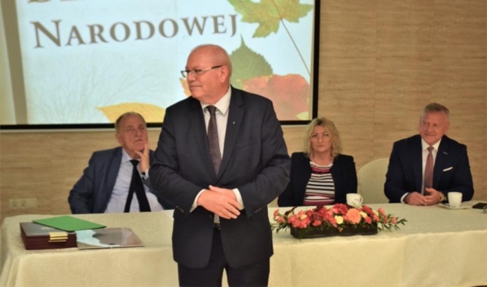 Malbork. Wręczono nagrody starosty i kuratora oświaty dla nauczycieli.