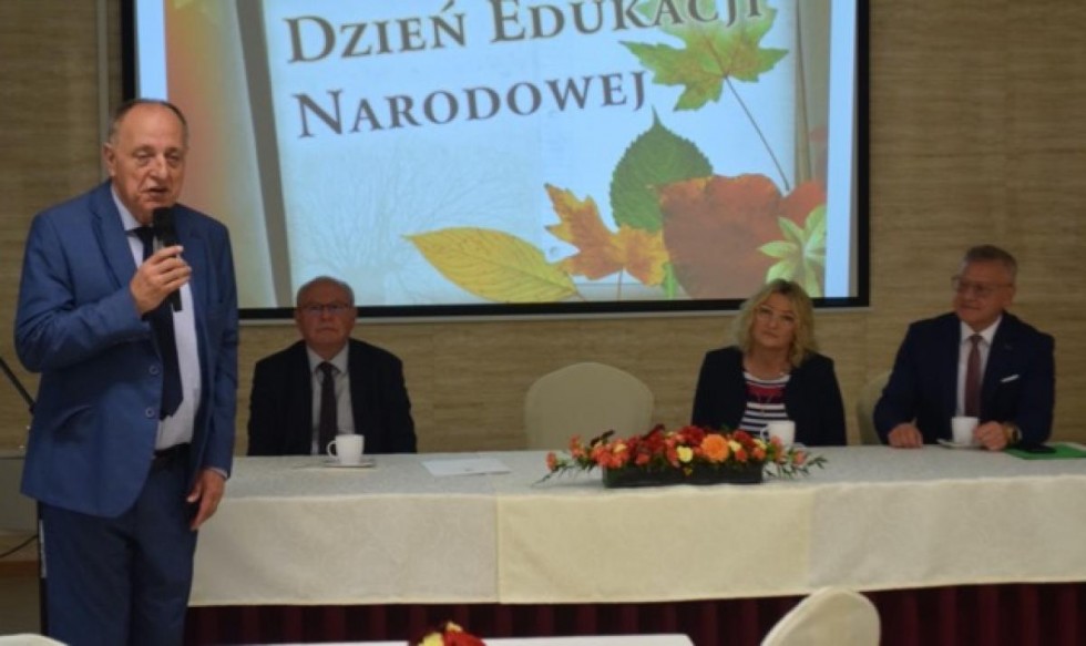Malbork. Wręczono nagrody starosty i kuratora oświaty dla nauczycieli.